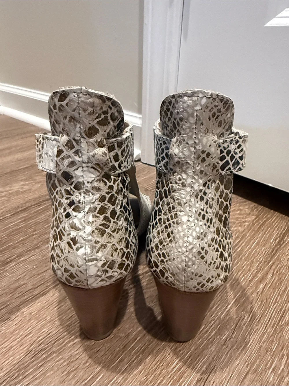 Women’s Snake-Print Wedge Sandals in Cream Size 10 NWOT